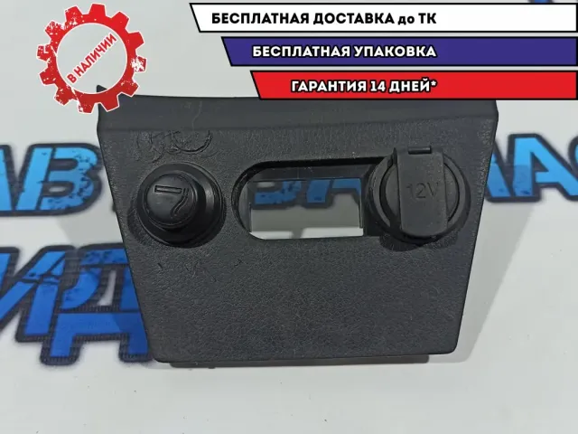 Накладка Kia Rio 3 846214Y100. Дефект.