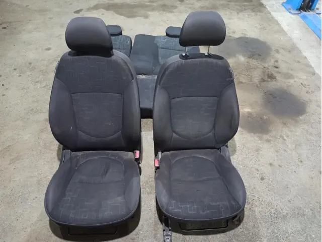 Комплект сидений Kia Rio 3 .