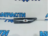 Повторитель на крыло правый белый Kia Rio 3 92304-4X000. Дефект.