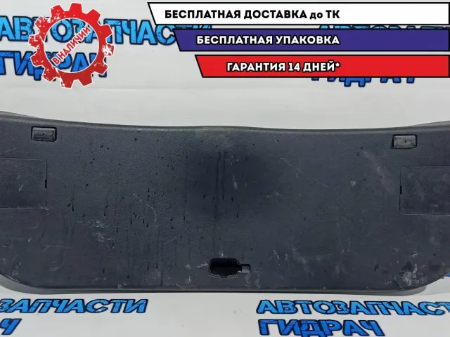 Обшивка двери багажника Kia Rio 3 817504Y200WK. Дефект.