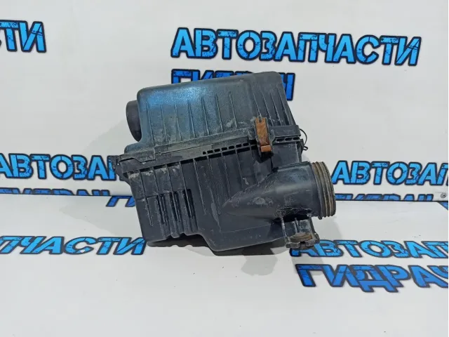 Корпус воздушного фильтра Kia Rio 3 28110-1R100. Дефект.