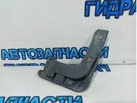 Брызговик передний левый Kia Rio 3 86831-4Y000. Дефект.