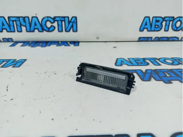 Фонарь подсветки номера левый Kia Rio 4 92501-F6000.