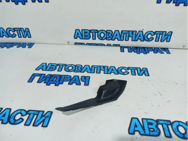 Накладка лобового стекла правая Kia Rio 4 86154-H0000.