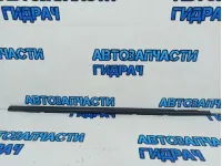 Накладка стекла заднего левого Kia Rio 4 83210-H0000.