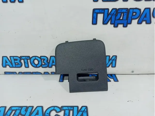 Крышка блока предохранителей Kia Rio 4 84755H0000.