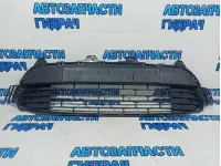 Решетка в бампер центральная Kia Rio 4 86561H0000. Дефект.