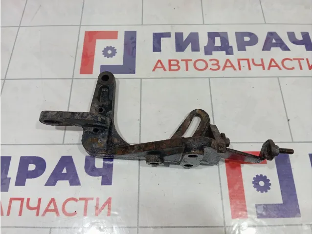 Кронштейн генератора Kia Carens 572262D010