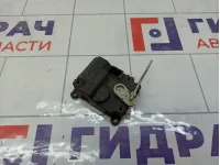 Моторчик заслонки отопителя (печки) Kia Carens