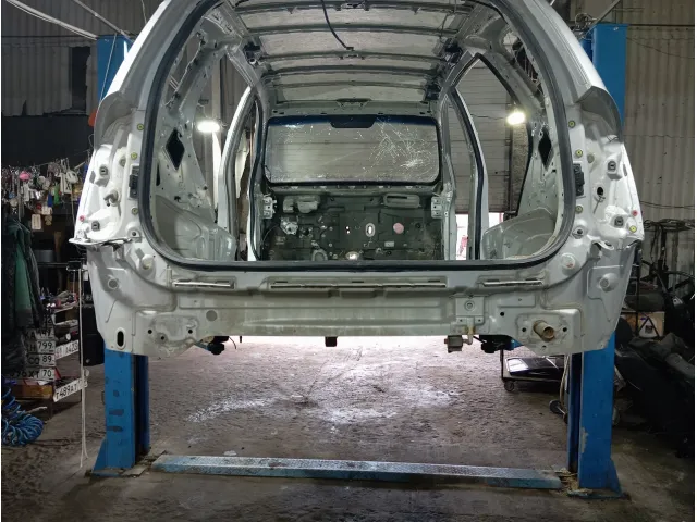 Панель задняя Kia Carens