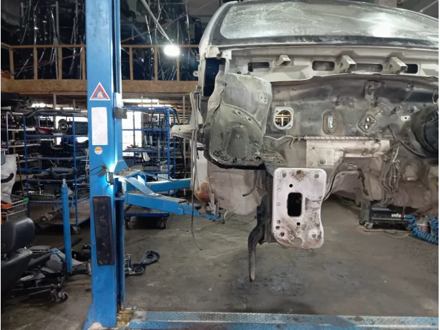 Лонжерон передний правый Kia Carens