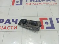 Кнопка стеклоподъемника переднего правого Kia Carens 935751D0010G
