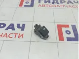 Кнопка стеклоподъемника заднего Kia Carens 935801D0010G