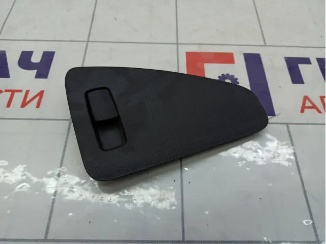 Крышка блока предохранителей Kia Carens