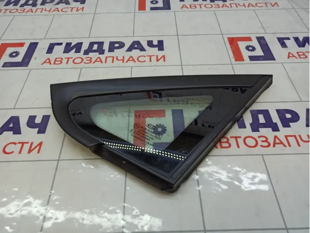 Стекло кузовное глухое (форточка) переднее левое Kia Carens 878701D000
