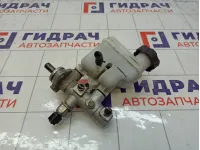 Цилиндр тормозной главный Kia Carens 585101D040