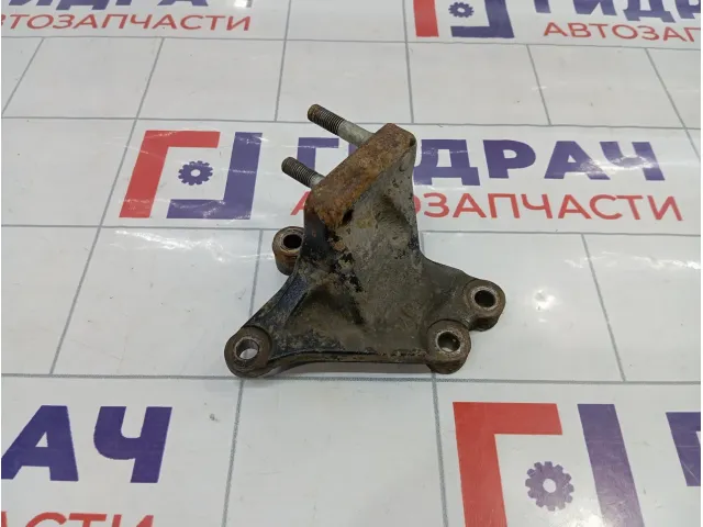 Кронштейн двигателя правый Kia Ceed (ED) 21670-2B000