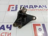 Кронштейн двигателя правый Kia Ceed (ED) 21670-2B000