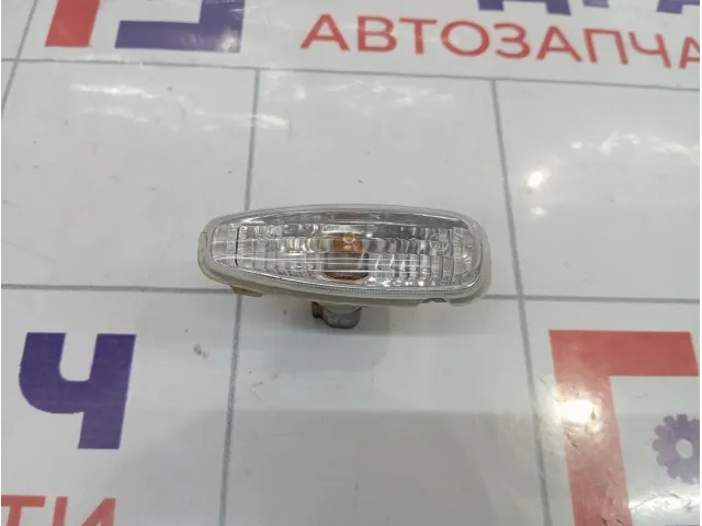 Повторитель на крыло белый Kia Ceed (ED) 92303-3L100