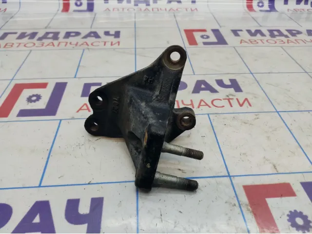 Кронштейн двигателя правый Kia Ceed (ED) 21670-2B000