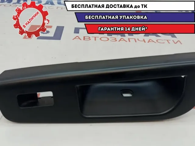 Накладка кнопки стеклоподъемника задняя левая Kia Ceed 833511H000EQ.