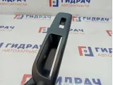 Накладка кнопки стеклоподъемника задняя левая Kia Ceed 833511H000EQ.