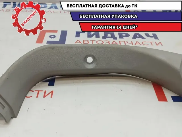 Обшивка двери багажника верхняя левая Kia Ceed 817301H000ED. Потертость.