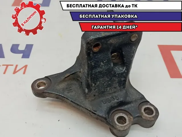Кронштейн двигателя правый Kia Ceed 21670-2B000.