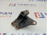 Кронштейн двигателя правый Kia Ceed 21670-2B000.