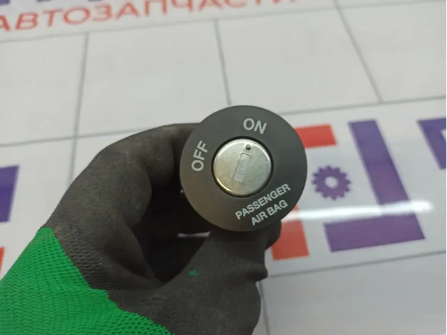 Выключатель AIR BAG Kia Ceed (ED) 95930-1HA00