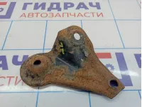 Кронштейн передней балки правый Kia Ceed (ED) 62477-2H000