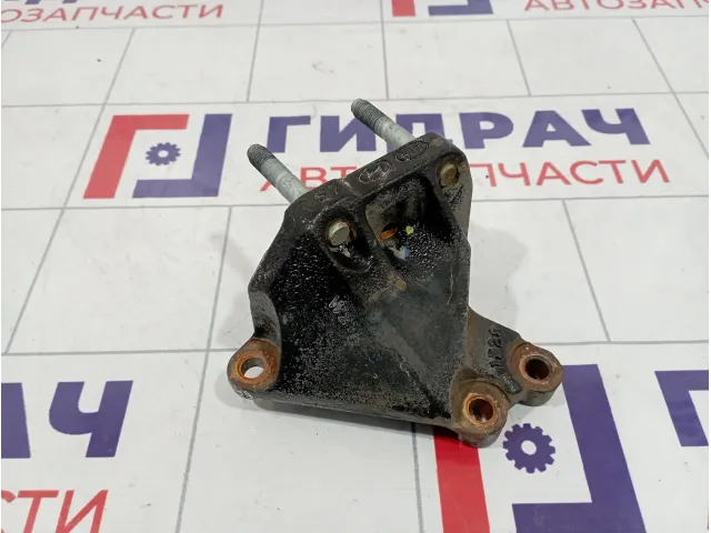 Кронштейн двигателя правый Kia Ceed (CD) 21670-2B100