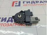 Моторчик стеклоподъемника переднего левого Kia Ceed 82450J7015