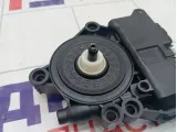 Моторчик стеклоподъемника переднего левого Kia Ceed 82450J7015