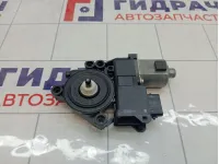 Моторчик стеклоподъемника переднего правого Kia Ceed 82460J7015