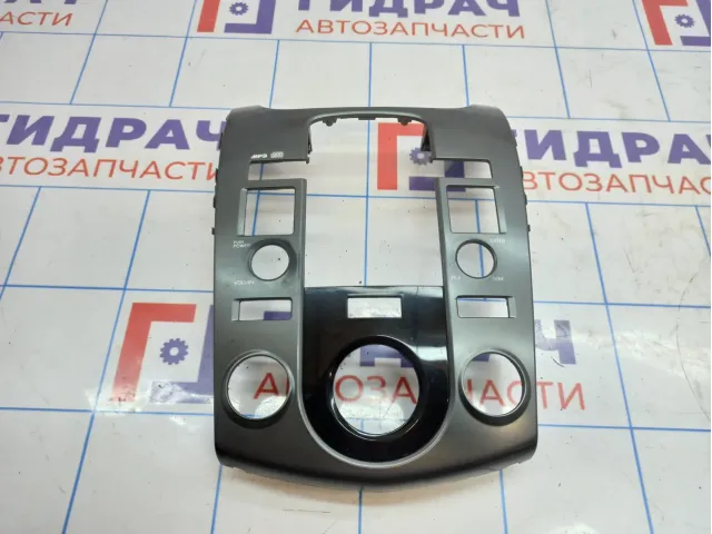 Накладка декоративная на магнитолу Kia Cerato (TD) 84740-1M300-DAJ