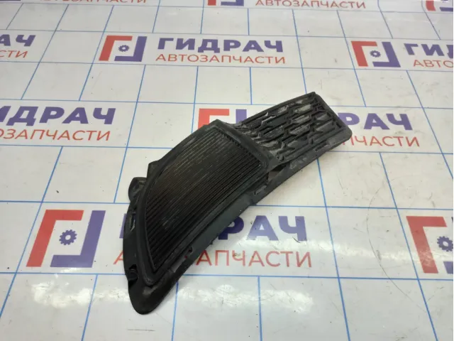 Решетка в бампер правая Kia Cerato (TD) 86564-1M600