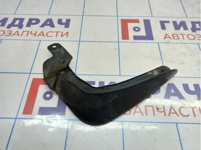 Брызговик передний правый Kia Cerato (TD) 86832-1M000