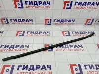 Накладка стекла переднего правого Kia Cerato (TD) 82220-1M000
