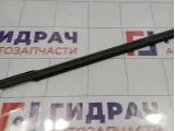 Накладка стекла переднего правого Kia Cerato (TD) 82220-1M000