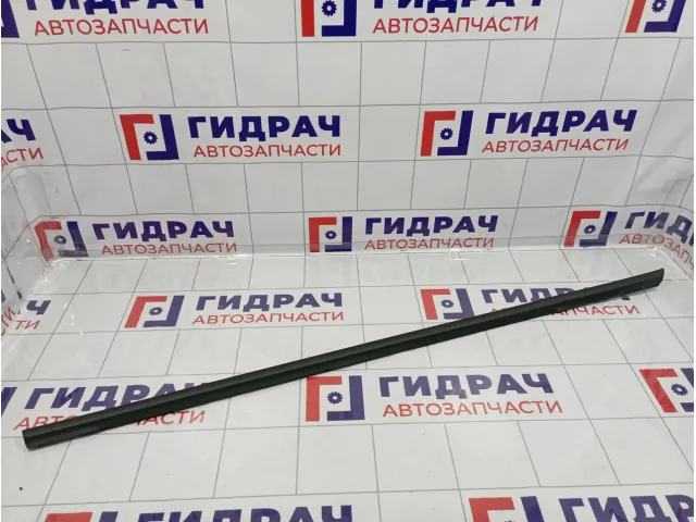 Накладка стекла заднего правого Kia Cerato (TD) 83220-1M000