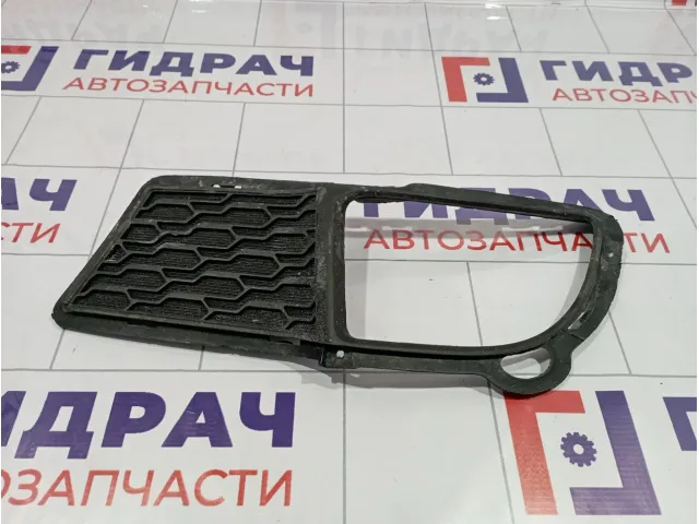 Решетка в бампер правая Kia Cerato (TD) 86564-1M610