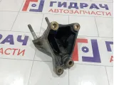 Кронштейн двигателя правый Kia Cerato (TD) 21670-2B000