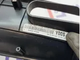 Консоль КПП Kia Cerato 3 84651-A7000-K3S. Царапина.
