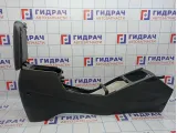 Консоль Kia Cerato 3 84611A7000WK. С подлокотником. Царапины, сломано крепление.