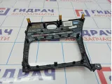 Рамка магнитолы Kia Cerato 3 84740A7000WK. Потертость.