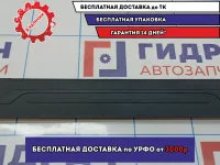 Накладка порога внутренняя передняя левая Kia Cerato 3 85872A7000WK. Потертость.