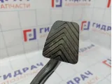Педаль тормоза Kia Cerato 3 32800-3X100. Потертость.
