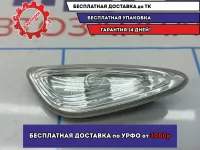 Повторитель на крыло правый белый Kia Cerato 3 92304-1Y000.
