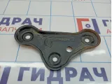 Кронштейн передней балки правый Kia Cerato 3 62477-3Z000.